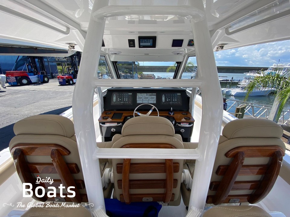 2022 Everglades 395 Center Console for sale. View price, photos and Buy