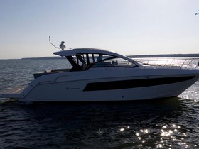 2022 Cruisers Yachts 390 Express Coupe на продаж