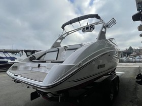 2019 Yamaha Boats 242 Ltd.