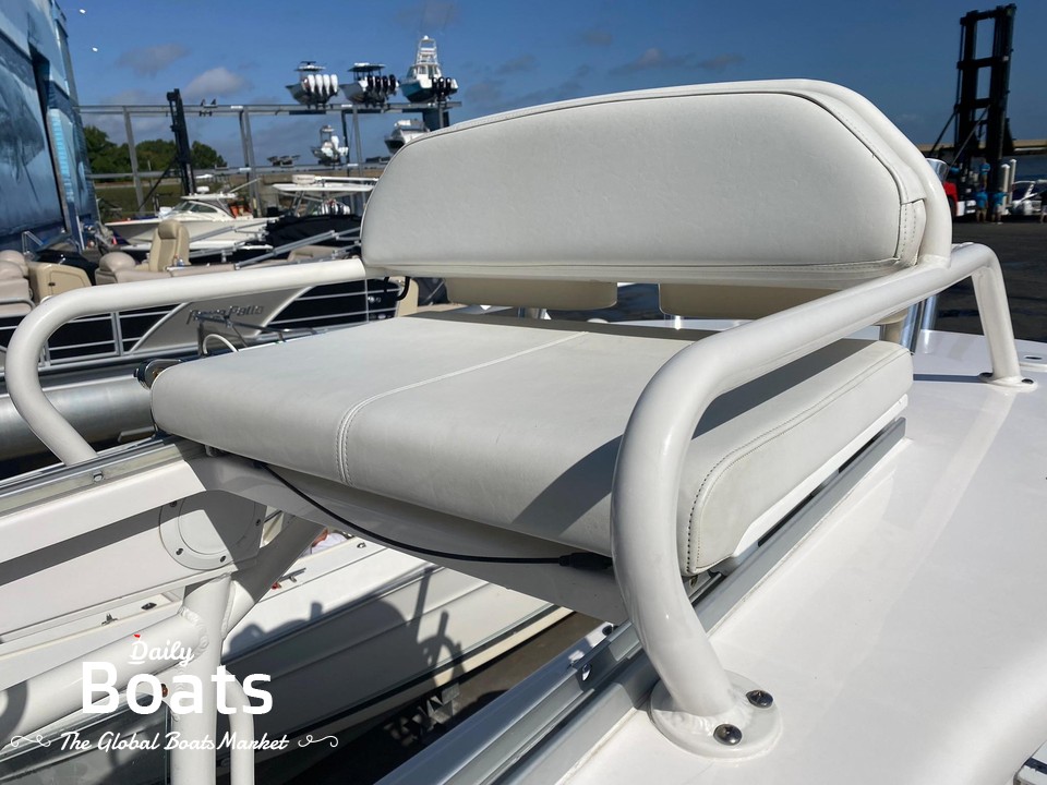 2014 Everglades 230 Center Console for sale. View price, photos and Buy