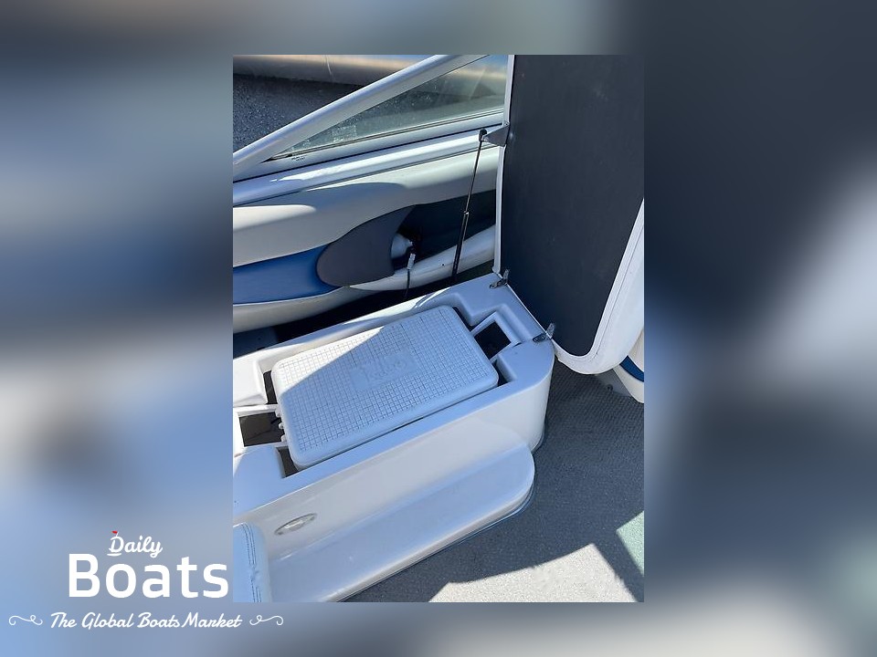 2000 Four Winns 210 Horizon for sale. View price, photos and Buy 2000