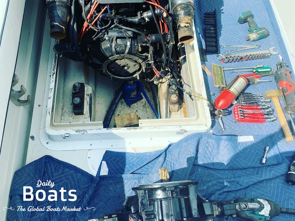 1984 Boston Whaler 27 Inboard for sale. View price, photos and Buy 1984