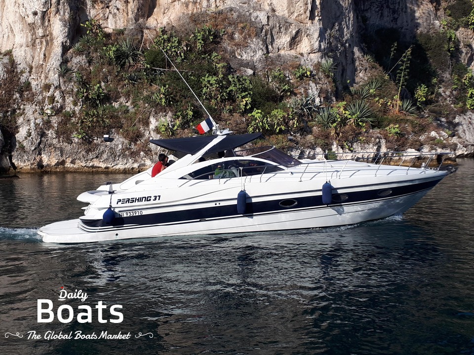 2000 Pershing 37 Cabin