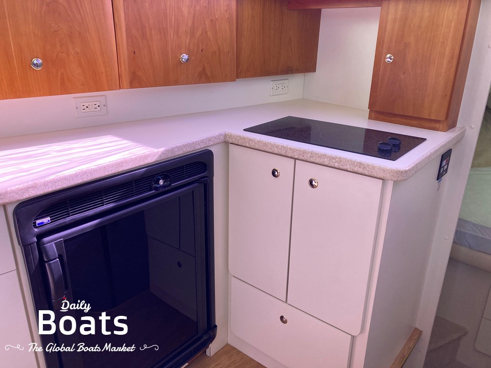 2000 Silverton 322 Motor Yacht for sale. View price, photos and Buy