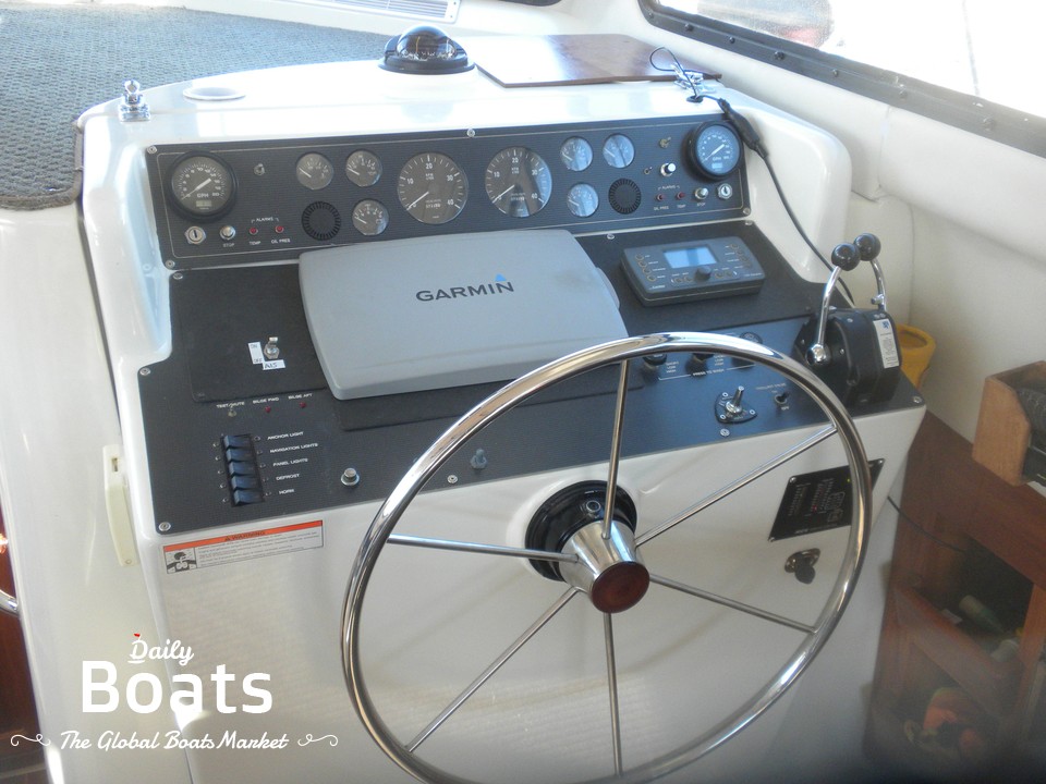 1999 Lindell 38 Sport Fisher for sale. View price, photos and Buy 1999