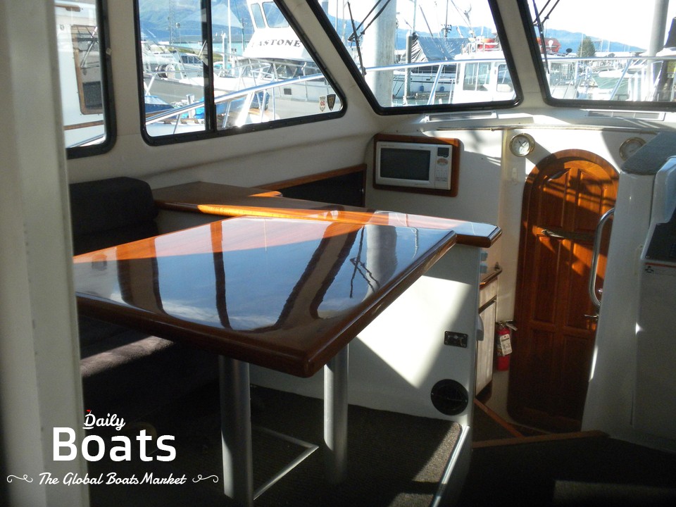 1999 Lindell 38 Sport Fisher for sale. View price, photos and Buy 1999