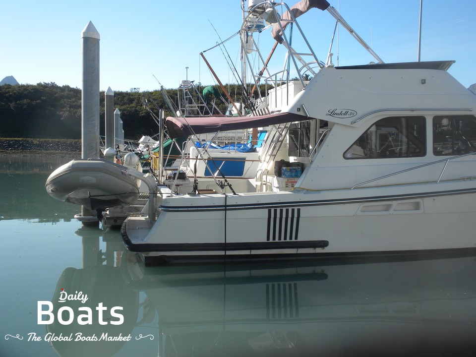 1999 Lindell 38 Sport Fisher for sale. View price, photos and Buy 1999