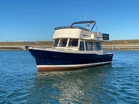 Mainship Trawler 400