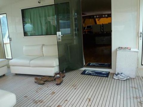 1989 Hatteras 67