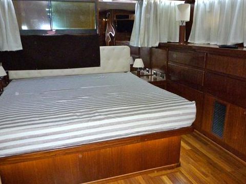 1989 Hatteras 67 til salg