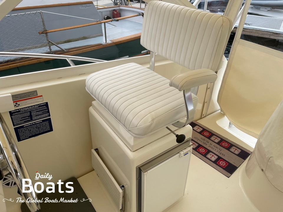 2001 Carolina Classic 35 Express for sale. View price, photos and Buy