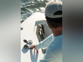 2022 Sea Hunt Gamefish 30 Coffin Box