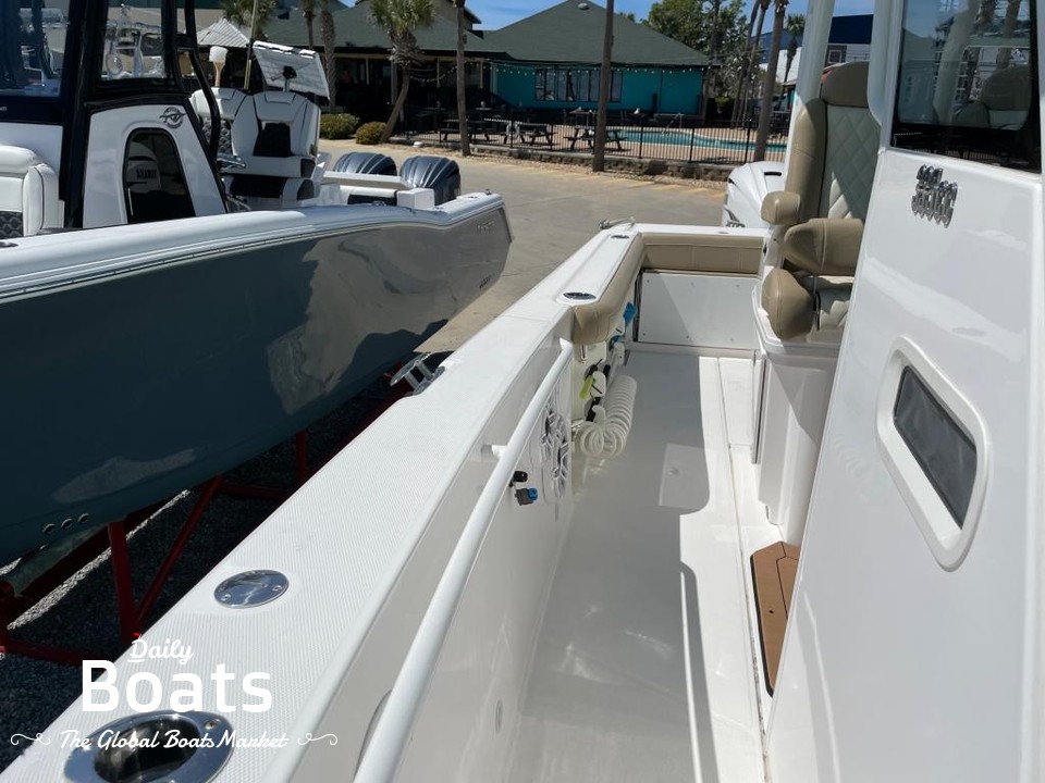 2021 Everglades 335 Center Console for sale. View price, photos and Buy