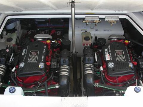 2007 Regal 3360 Commodore