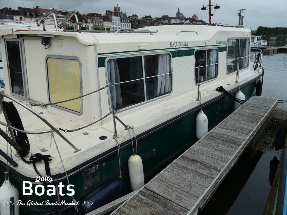 1986 Jeanneau Claire 930 for sale. View price, photos and Buy 1986