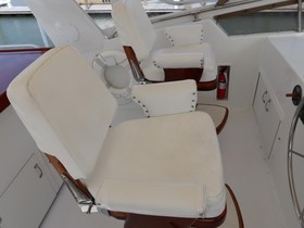 1988 Hatteras 80 Cockpit eladó