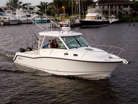 2016 Boston Whaler 315 Conquest