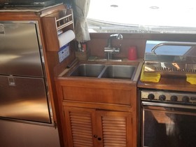 1984 Present Yachts 38 Double Cabin