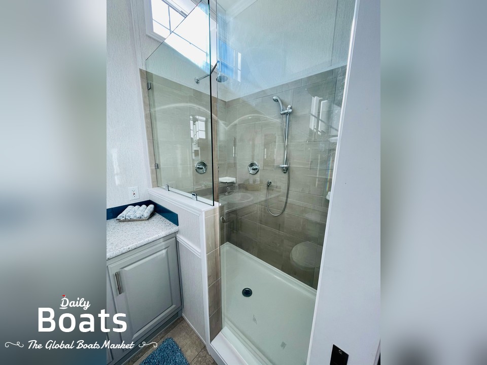 2021 Houseboat Island Life Style for sale. View price, photos and Buy