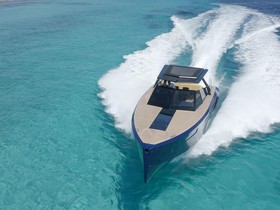 2017 Evo Yachts R4