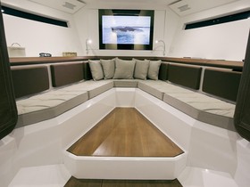 2017 Evo Yachts R4