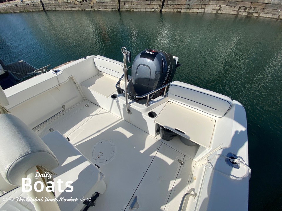 2000 Boston Whaler 210 Outrage for sale. View price, photos and Buy