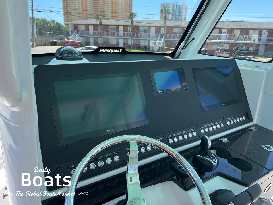 2022 Everglades 335 Center Console for sale. View price, photos and Buy