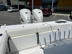 Kupiti 2022 Everglades 335 Center Console