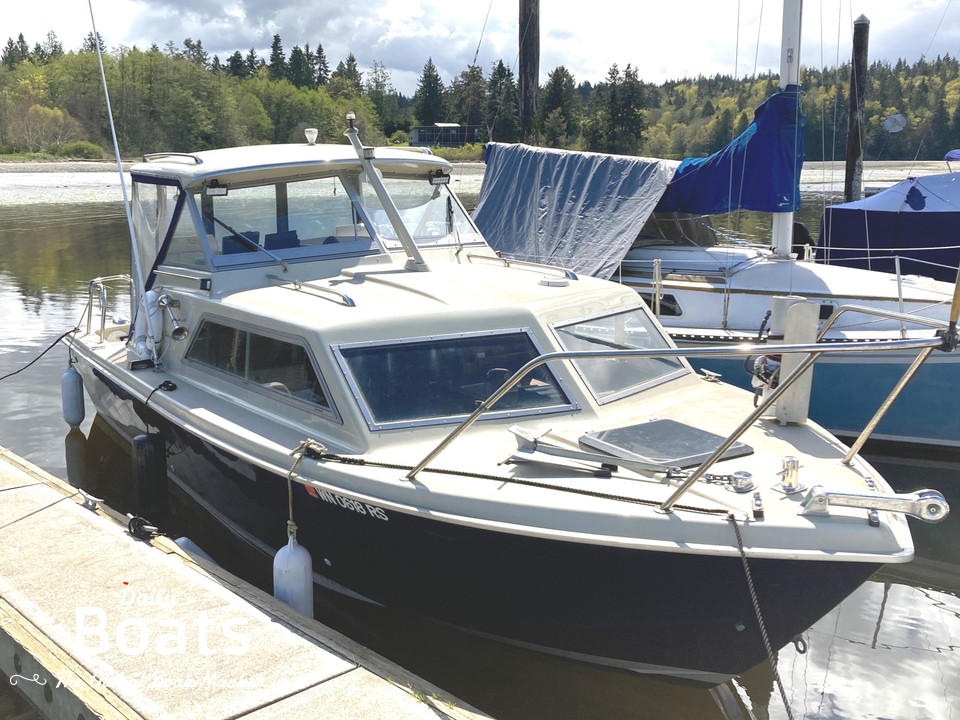 Cuddy boats ChrisCraft 25 express hardtop for sale Daily Boats