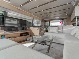 2017 Prestige 680