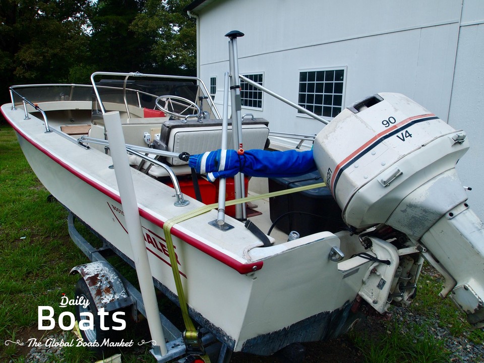 1982 Boston Whaler 17 Newport for sale. View price, photos and Buy 1982