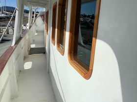 2010 Custom 90' Expedition Yacht на продаж