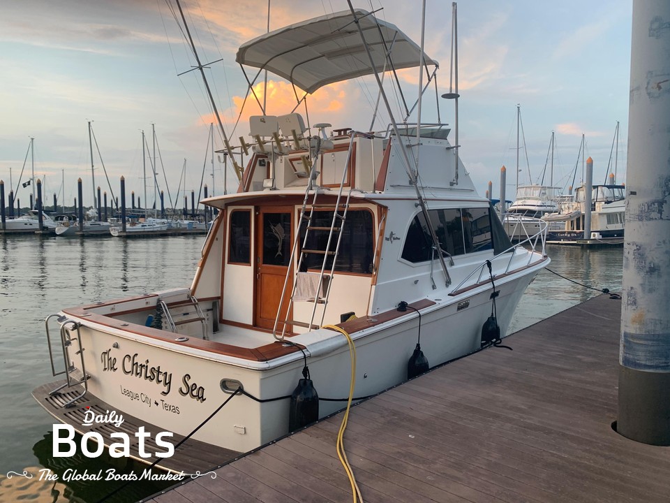 1983 Egg Harbor 33 Convertable for sale. View price, photos and Buy