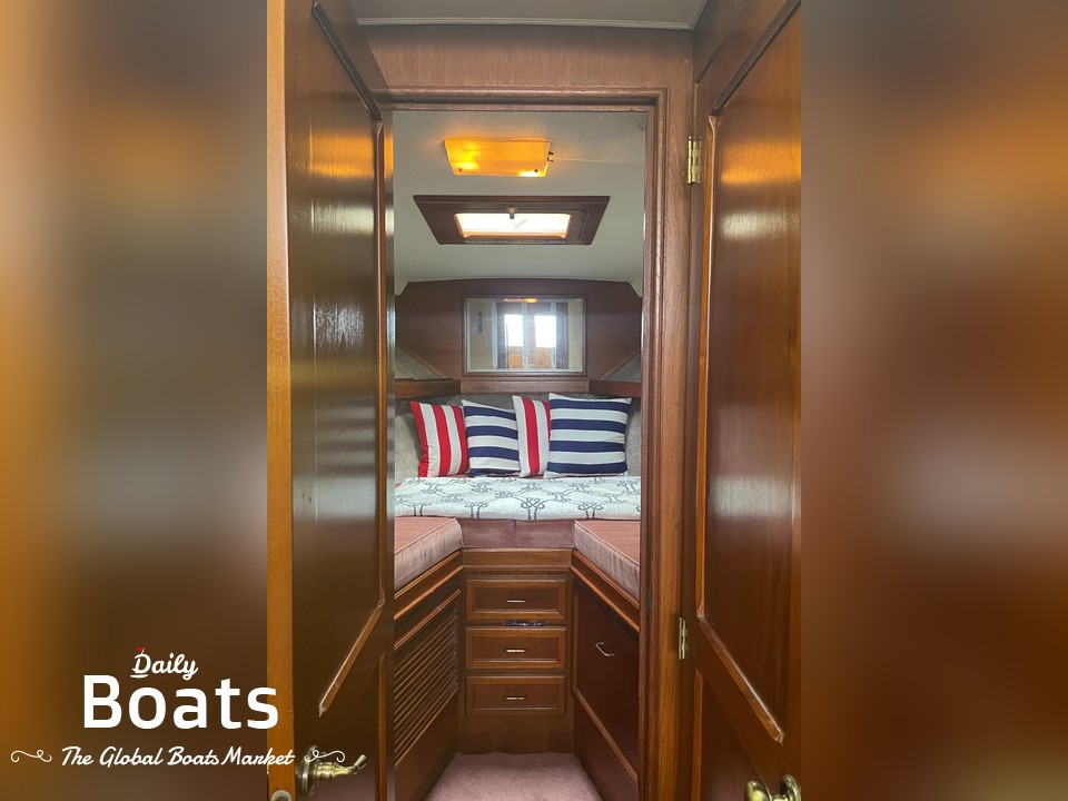 1983 Egg Harbor 33 Convertable for sale. View price, photos and Buy