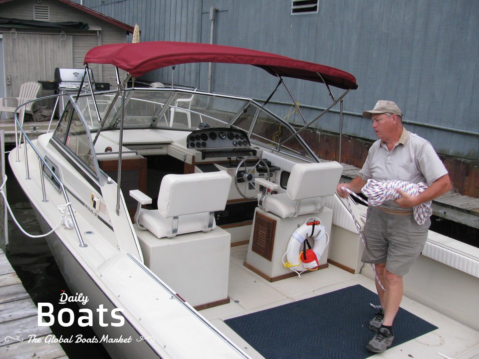 1989 Boston Whaler 27' Cuddy for sale. View price, photos and Buy 1989