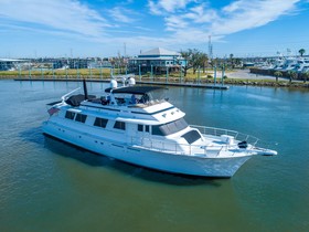 Hatteras 82 Cockpit Motor Yacht