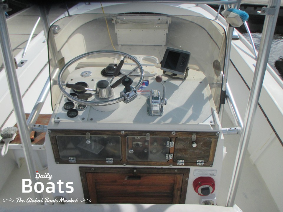 1975 Mako Center Console Inboard на продажу. Посмотреть цену