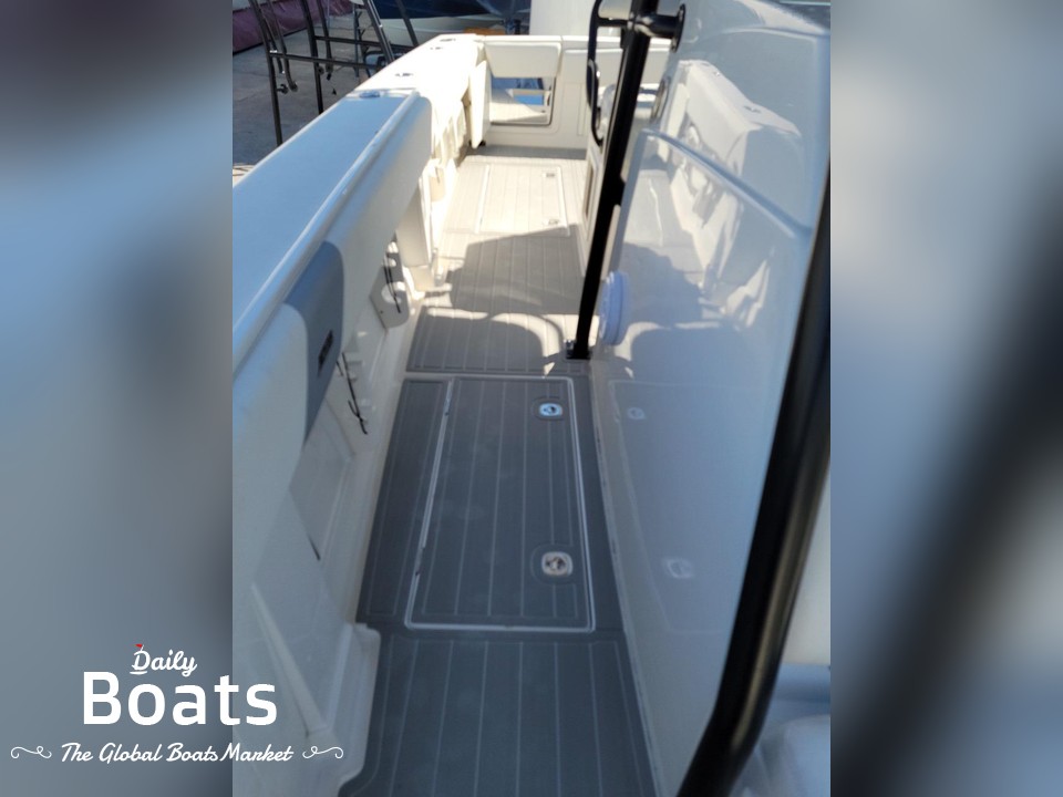 2010 Jupiter 34 Center Console for sale. View price, photos and Buy