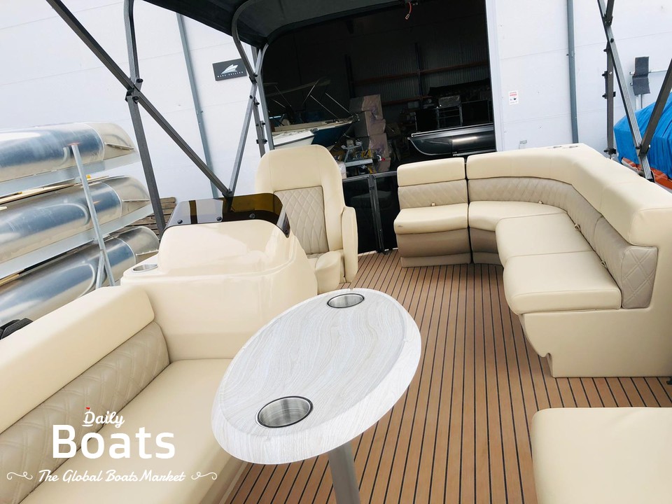 2022 Smartliner Pontoon Boat 18Ft à vendre. Voir le prix, les photos et