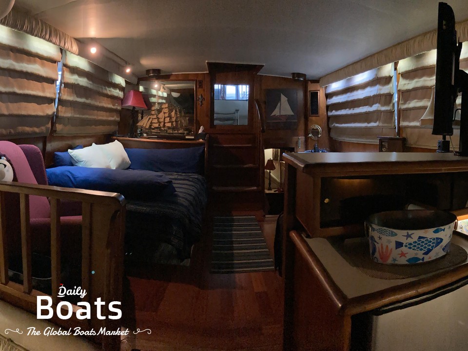 1987 Californian 42' Motor Yacht Aft Cabin for sale. View price, photos