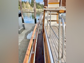 Osta 1980 Universal Marine Tri Cabin