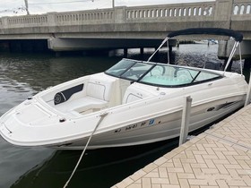 2014 Sea Ray 220 Sundeck Outboard à vendre