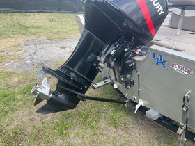 2005 Tracker Pro Angler V 16