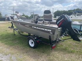 2005 Tracker Pro Angler V 16