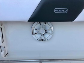 2018 Robalo R242