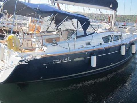 Beneteau Oceanis 43