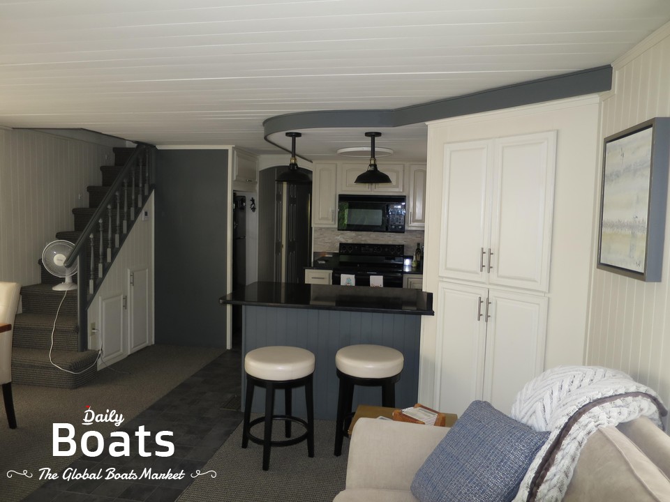 1998 Monticello River Yacht Houseboat for sale. View price, photos and