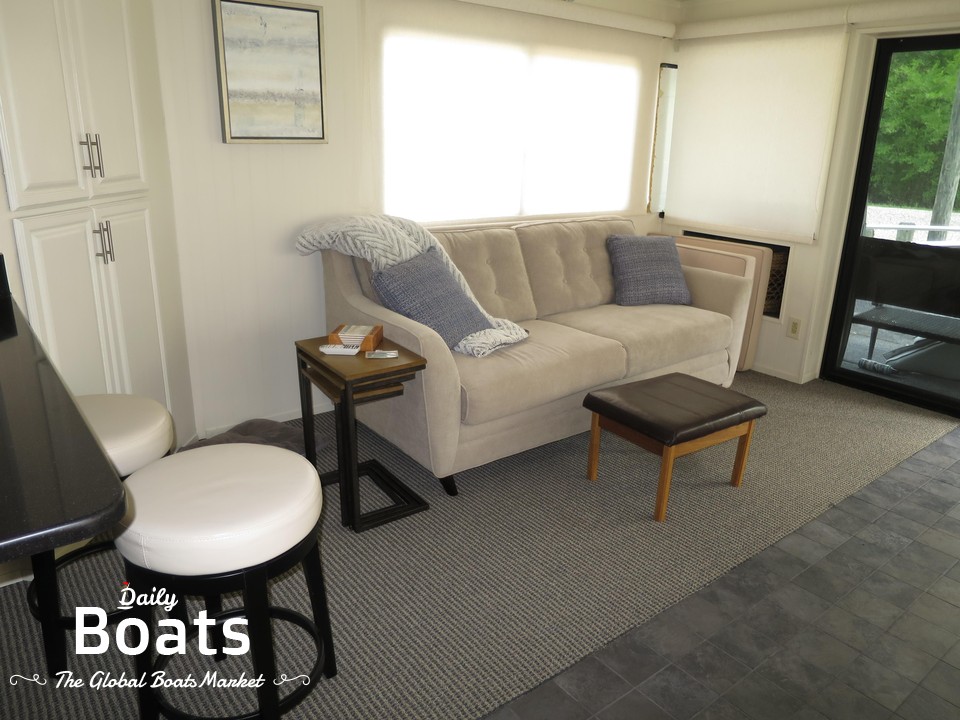 1998 Monticello River Yacht Houseboat for sale. View price, photos and