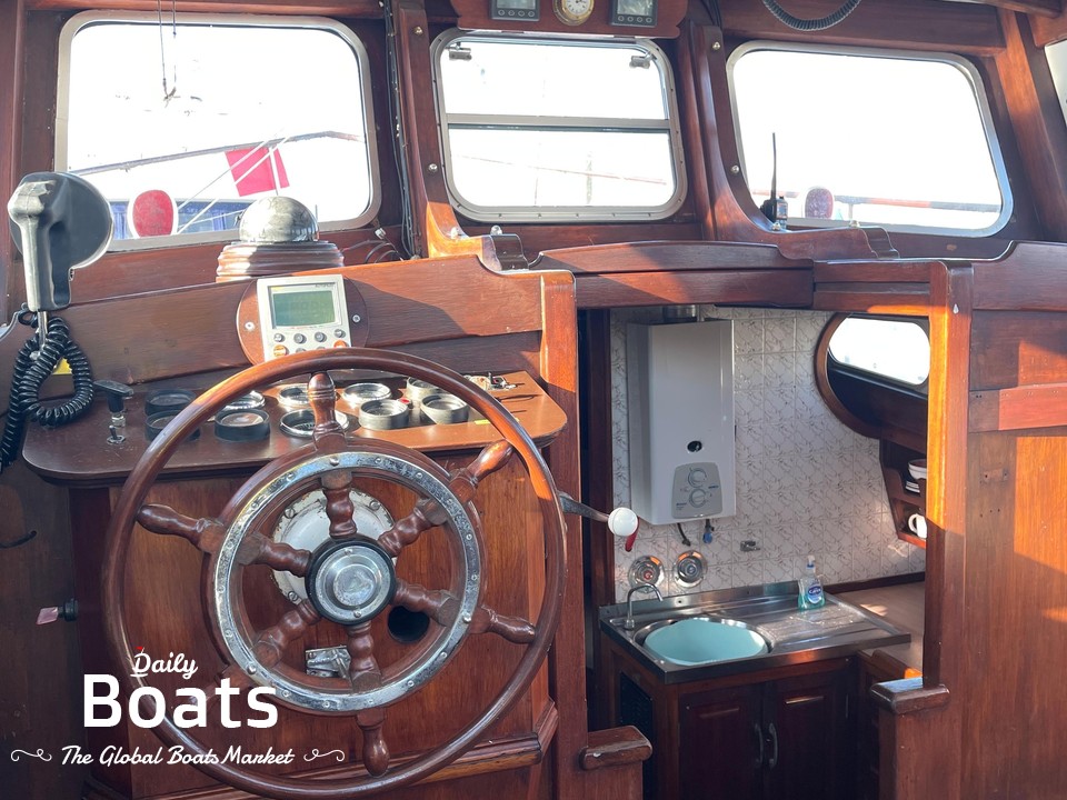 1986 Motor Yacht Guernsey 10M for sale. View price, photos and Buy 1986