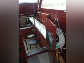 1969 Matthews Flush Deck Tri-Cabin
